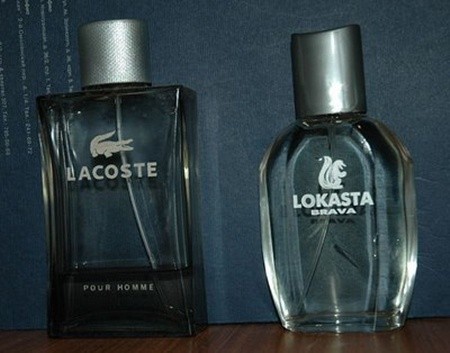 Lọ nước hoa nhái theo nhãn hiệu Lacoste (bên phải) trông bắt mắt hơn cả hàng thật.