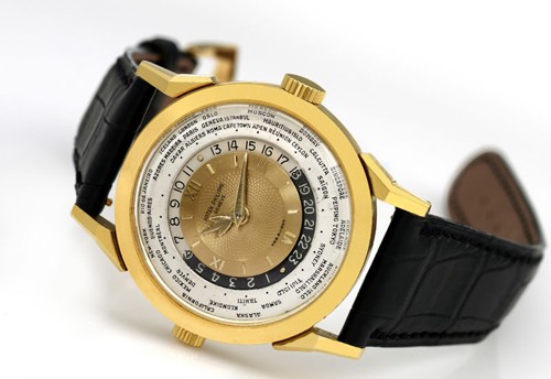 9. Patek Philippe 1953 Model 2523 Heures Universelles Watch. Giá: 2,9 triệu USD. Được bày bán năm 2006 tại một cuộc đấu giá, chiếc đồng hồ làm từ vàng 18K này thu về 2,9 triệu USD.