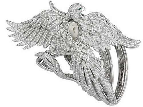 10. Cartier Secret Watch. Giá: 2,75 triệu USD. Mang dáng vẻ chim phượng hoàng rất cầu kỳ, chiếc đồng hồ này được làm từ vàng trắng 18K mạ Rođi. Ngoài ra, hàng ngàn viên kim cương nhỏ cũng được bố trí để tăng thêm tính sang trọng cho sản phẩm.