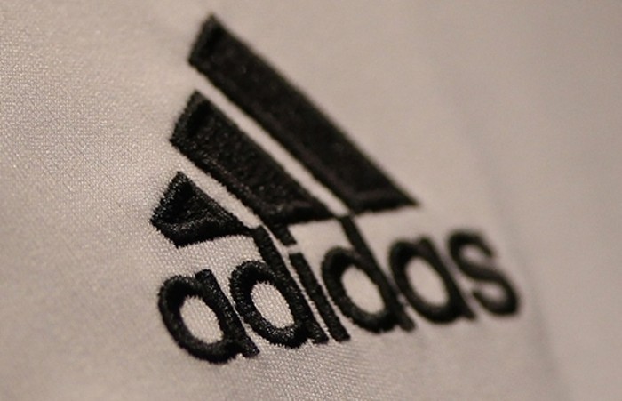 3. Adidas (Đức) Giá trị thương hiệu: 6,8 tỷ USD. Adidas là đối tác cung cấp trang phục chính thức cho London Olympic Games 2012 và UEFA Euro 2012. Doanh thu của hãng đã tăng 13% năm 2011 lên 12,9 tỷ USD và dự kiến tiếp tục tăng với tốc độ hai chữ số năm nay.
