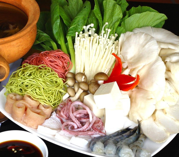 Không chỉ ở miền biển, đi khắp các vùng miền của Việt Nam đều thấy các món ăn từ hải sản luôn được ưa chuộng.