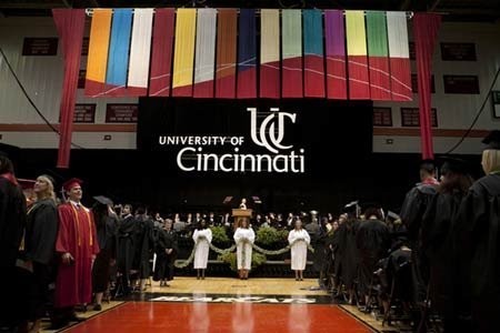 Trường đại học Cincinnati, bang Ohio.