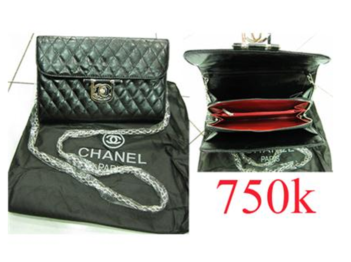 Chanel là nột trong những thương hiệu nổi tiếng xa xỉ được ưa thích của chị em Tuy nhiên, chiếc túi "hàng hiệu" này chỉ có giá 750.000 đồng.