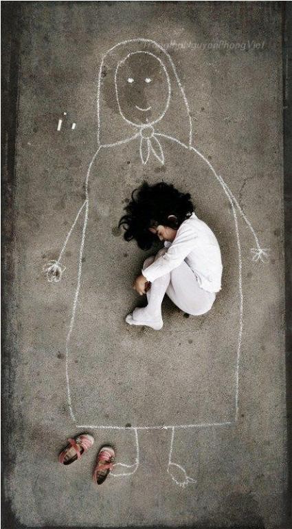 "Mơ ước của một cô bé mồ côi..." Bức tranh khiến hàng ngàn trái tim thổn thức.