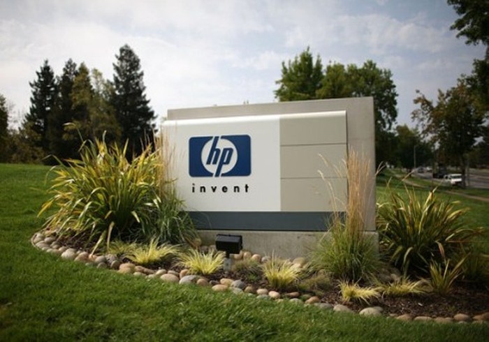 1. Hewlett - Packard Co Số lượng nhân sự cắt giảm: 29.000 Vượt qua kế hoạch của Citigroup, công ty công nghệ Hewlett Packard Co. đứng đầu trong danh sách 10 công ty cắt giảm nhân sự nhiều nhất do Market Watch đánh giá. Để tiết kiệm 3,5 tỷ USD, HP thông báo cắt giảm 27.000 nhân sự vào tháng 5/2012, sau đó nâng lên 29.000 vào tháng 9. Nhân sự bị giảm nhiều nhất ở bộ phận dịch vụ doanh nghiệp, chuyên quản lý trung tâm dữ liệu và tư vấn công nghệ thông tin. Cổ phiếu của HP đã giảm hơn 45% trong năm nay.