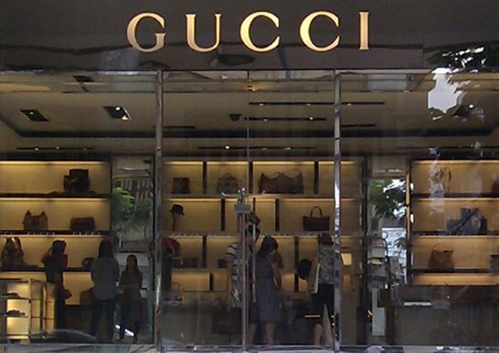 Gucci đã nhắn tin đến các khách hàng VIP của mình về chương trình giảm giá 50% và tặng thêm voucher 500.000 đồng cho hóa đơn từ 5 triệu trở lên, áp dụng từ 10h sáng ngày 23/12.
