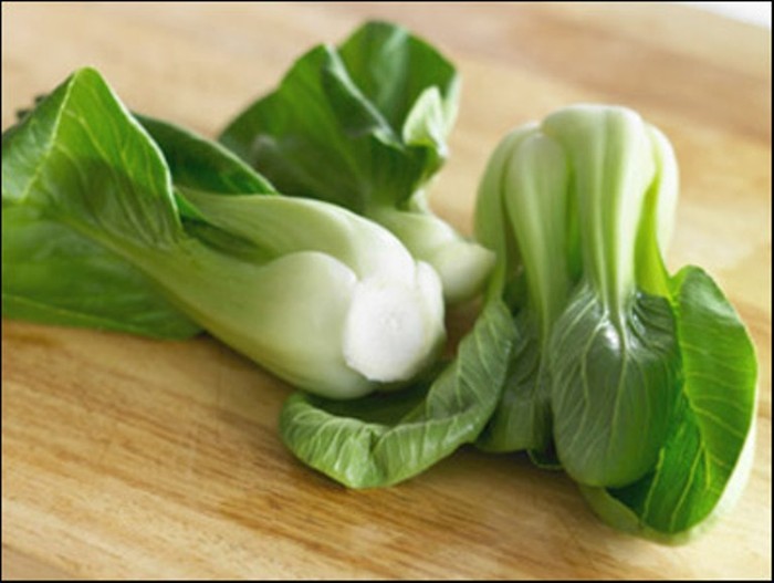 7. Chữa gout bằng cải trắng: Cải trắng 250g, dầu thực vật 20g. Xào ăn hàng ngày, thích hợp ăn trong giai đoạn điều trị củng cố.