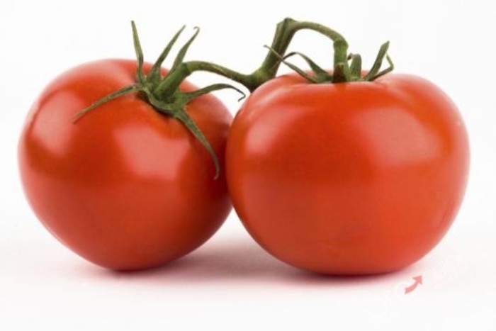 13. Cà chua: Được biết đến chứa nhiều vitamin C và lycopene, hai loại dinh dưỡng rất bổ cho mắt.