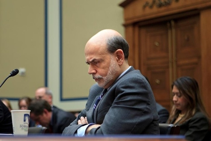 Chủ tịch Cục Dự trữ Liên bang Mỹ (FED) Ben Bernanke phát biểu trong một phiên điều trần trước Quốc hội Mỹ hồi tháng 3. Ông cho biết bài kiểm tra năng lực tài chính (stress test) gần đây với hệ thống ngân hàng là để đảm bảo họ không che giấu những khoản lỗ khổng lồ. (Ảnh: AP)