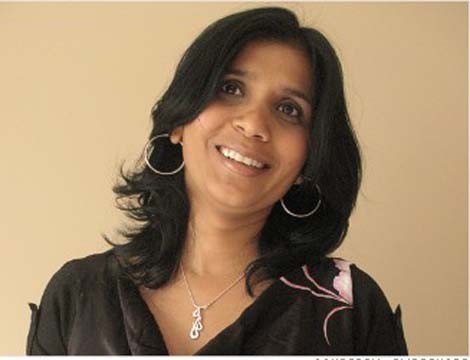 8. Rashmi Sinha, 42 tuổi: Nữ doanh nhân tài năng người Ấn độ Rashmi Sinha hoàn thành luận văn tiến sỹ tâm lý của trường ĐH Brown nhưng lại rời bỏ công việc ở phòng thí nghiệm để chuyển sang phát triển phần mềm. Sinha sáng lập Slideshare vào năm 2003. Slideshare là một mạng xã hội chia sẻ lớn nhất đến cộng đồng thế giới về các dạng trình chiếu bằng slide. Rashmi Sinha chia sẻ: “Để trở thành một doanh nhân thành đạt thật sự không dễ dàng. Tuy nhiên, những cố gắng của tôi cũng được đền bù khi mạng xã hội LinkedIn mua lại trang mạng Slideshare của tôi vào hồi tháng 5 với giá 119 triệu USD”.