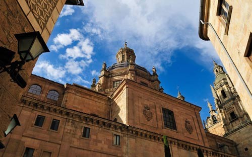 8. Đại học Salamanca (Tây Ban Nha) tạo ấn tượng với vẻ đẹp cổ kính. Ngôi trường này được xây dựng từ thế kỷ 13.