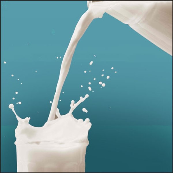 15. Sữa tươi nguyên kem: Nếu được 1/2 lít mỗi ngày thì hay nhất, để có đủ chất đạm, canxi, sinh tố A và D - tốt cho sự phát triển nói chung và cho răng nói riêng. Có thể đa dạng hoá việc uống sữa này bằng cách biến chế thành yaourt, phô mai, hay trộn thêm trái cây cho có hương vị hấp dẫn. Gia đình kết hợp với nhà trường nên tập cho các cháu thói quen uống sữa, vì sữa đáng được coi là thức ăn chính cung cấp canxi cho nhu cầu hàng ngày.