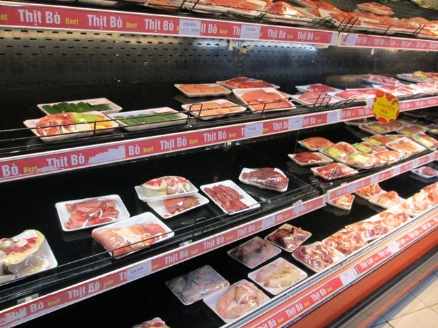 Gian hàng thịt tại siêu thị tiêu thụ rất mạnh.