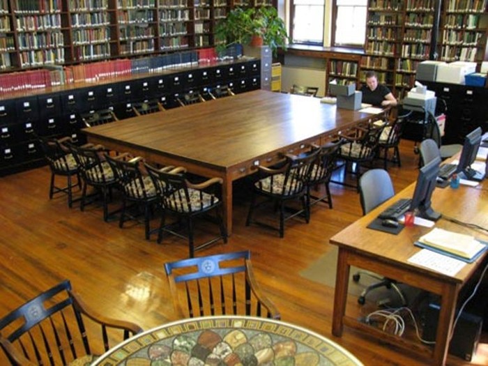 Có cả không gian đọc sách cho từng cá nhân và học tập theo nhóm.