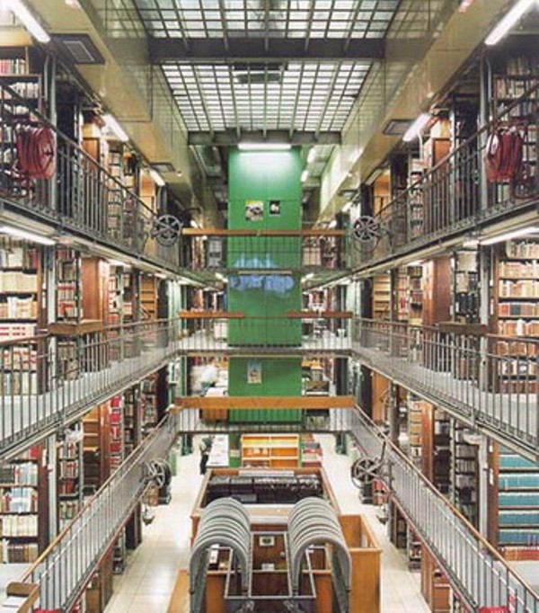 Thư viện Quốc gia Pháp ngày nay được khởi nguồn từ bộ sưu tập sách cá nhân của hoàng gia cách đây hơn 6 thế kỷ.