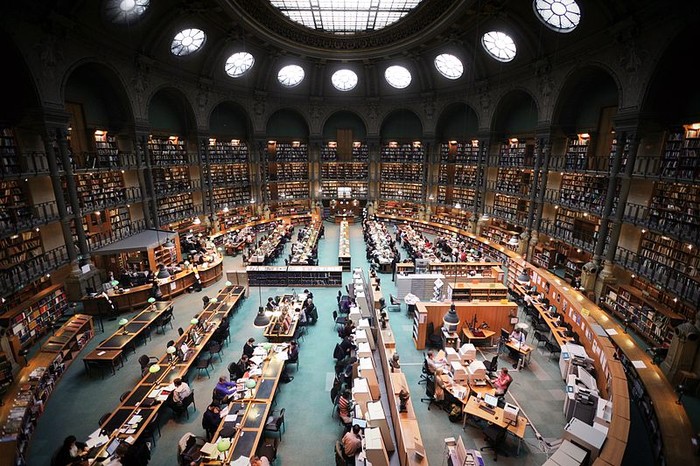 Phòng đọc Ovale của thư viện Richelieu-Louvois. Richelieu-Louvois được xem như địa điểm lịch sử của Thư viện Quốc gia Pháp, nằm ở Quận 2, trung tâm Paris.