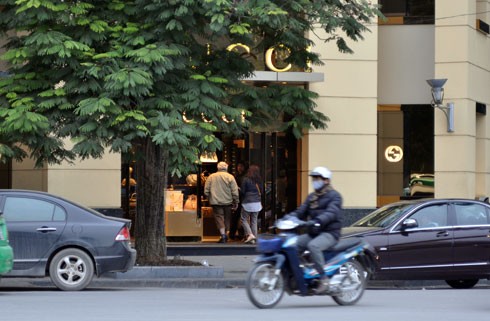 Sau hơn một tháng bị niêm phong, cửa hàng Gucci - Milano tại Hà Nội đã mở cửa trở lại.