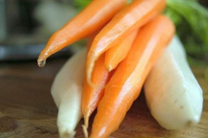 10. Cà rốt kỵ củ cải: Cà rốt chứa nhiều enzym phân giải vitamin C, củ cải giàu vitamin C, hai thứ này ăn chung sẽ phá hủy các thành phần dinh dưỡng.