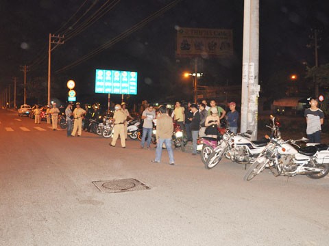 Đêm 22 rạng sáng 23/1, hàng trăm CSGT, cơ động chốt chặn trên các tuyến Xa lộ Hà Nội, quốc lộ 1A .