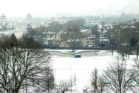 Hồ đóng băng ở công viên Greenwich.
