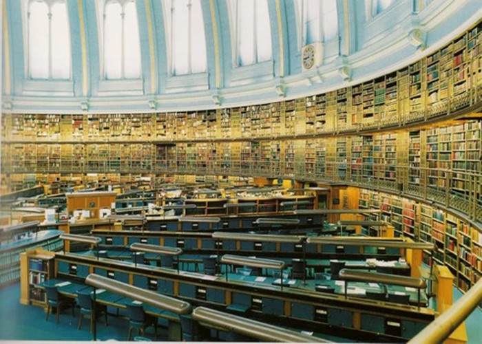 Phòng đọc sách tại Bảo tàng nước Anh. Ảnh: Candida Hofer.