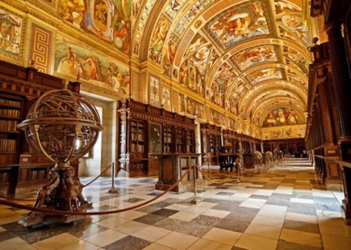 Thư viện của Tu viện San Lorenzo del Escorial, Madrid, Tây Ban Nha. Ảnh: Tuxboard.