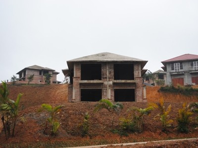 Biệt thự xây trên đồi Đá Bạc, xã Yên Bài. Ảnh: Tuấn Minh.