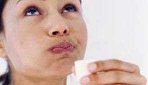 Người súc miệng vào buổi sáng sẽ ít có nguy cơ mắc bệnh viêm răng lợi, sâu răng, viêm nhiễm đường hô hấp trên, viêm phổi, viêm phế quản.