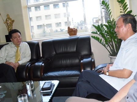 Ông Phan Diễn (bìa phải) và chủ tịch Tập đoàn Đại Dương Hà Văn Thắm.