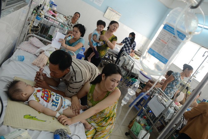 Bệnh nhi điều trị bệnh tiêu chảy tại khoa tiêu hóa Bệnh viện Nhi Đồng 1, TP.HCM - Ảnh: Quang Định