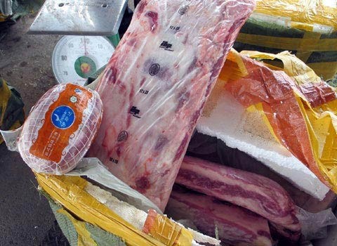 Thịt bò Trung Quốc "đội lốt" Úc, Mỹ bán ở chợ.