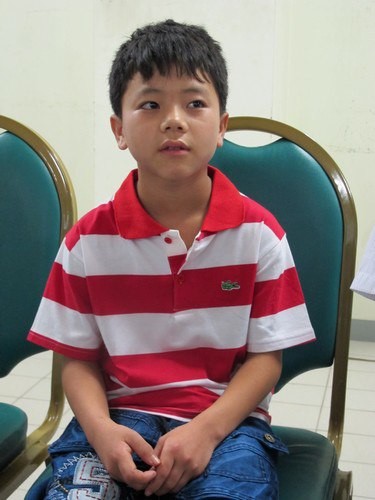 Sau hơn 10 ngày được điều trị tích cực, cậu bé Cháng Mí Mù đã được xuất viện. Ảnh: Nam Phương.