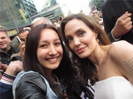 Anna Trương rạng ngời bên Angelina Jolie.