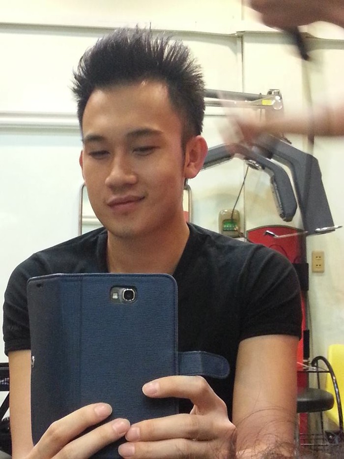 Dương Triệu Vũ khoe tóc mới trên trang cá nhân. Anh viết: "Mình mới cắt tóc nè".