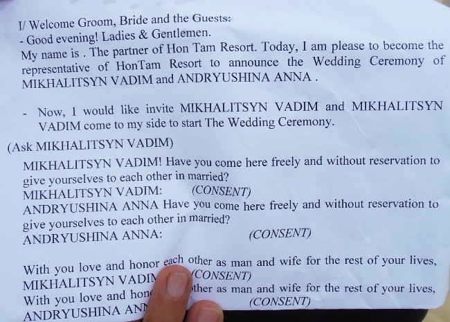 MC chỉ nói gọn vài dòng trong cả lễ cưới.