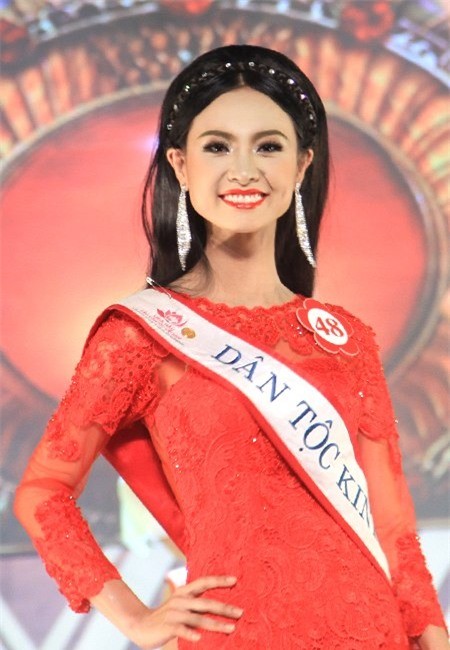 Thí sinh Phạm Thanh Tâm đoạt danh hiệu Người đẹp Du lịch của cuộc thi Hoa hậu các dân tộc Việt Nam 2013.