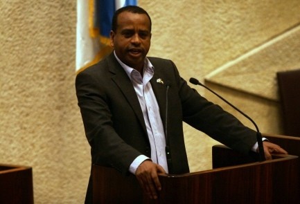 Giờ đây, Molla là một thành viên trong Quốc hội Israel, ông là người Ethiopia thứ hai duy nhất được bầu vào cơ quan này.