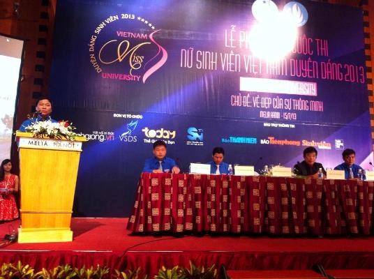Anh Nguyễn Phi Long, Phó Trưởng ban bổ chức cuộc thi phát biểu tại buổi lễ.