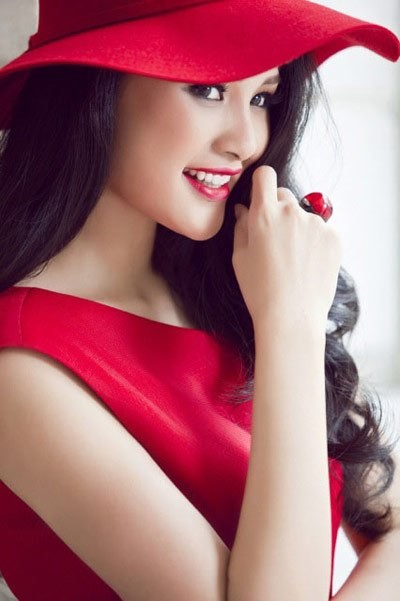 Bộ ảnh của Hương Giang do stylist Đỗ Long thực hiện, với sự hỗ trợ của chuyên gia trang điểm Nguyễn Hùng.