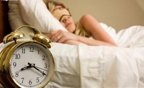 Ngủ nướng sẽ làm rối loạn quy luật sinh hoạt hàng ngày, gây rối loạn đồng hồ sinh học trong cơ thể .