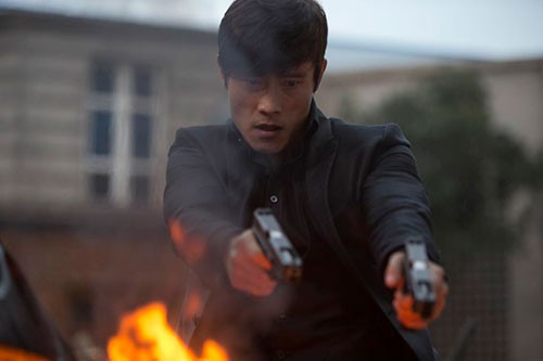 Lee Byung Hun tái xuất màn ảnh với RED 2.