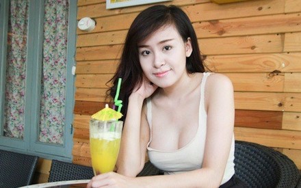 Cục Nghệ thuật biểu diễn đã ra công văn yêu cầu tạm thời ngừng cấp phép biểu diễn cho “bà Tưng” - Lê Thị Huyền Anh ở tất cả các buổi biểu diễn, thậm chí cả quán bar trên cả nước.