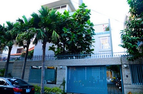Ngôi nhà mới của vợ chồng nam diễn viên Trần Bảo Sơn nhìn từ ngoài vào.