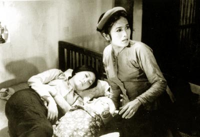 Trà Giang và Như Quỳnh trong phim “Ngày lễ thánh”, bộ phim gắn liền với tên tuổi đạo diễn Bạch Diệp.