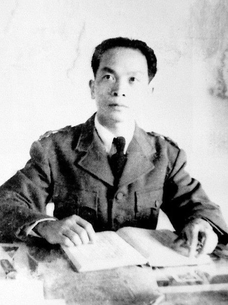 Đại tướng, Tổng tư lệnh Võ Nguyên Giáp làm việc tại chiến khu Việt Bắc năm 1949.