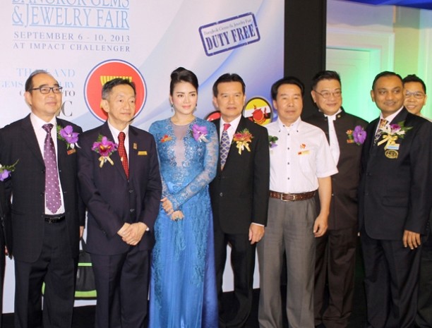 Hội nghị thượng đỉnh 2013 lần này đã tập trung thảo luận về một số khó khăn mà ngành kim hoàn đá quý trong khu vực ASEAN đang phải đối đầu.