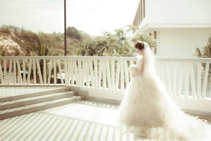 Dung Peppy xinh đẹp trong chiếc váy cưới trắng tinh khôi.