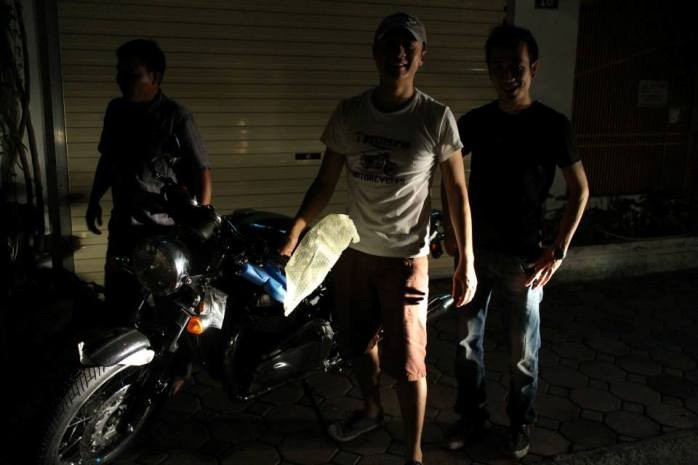 Chiếc mô tô được chuyển tới nhà của MC Anh Tuấn.