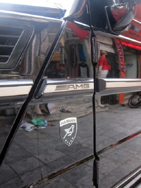 Logo của AMG và logo Hamann bên hông xe