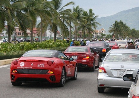 Dương “Kon“ cũng thường xuyên góp mặt trong các cuộc diễu hành siêu xe đến Tuần Châu, Quảng Ninh và đỉnh cao là hành trình siêu xe 2011.